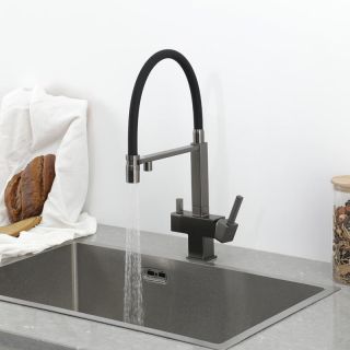 Смеситель для кухни Gappo G4395-59 с подключением фильтра питьевой воды и гибким изливом оружейная сталь/чёрный